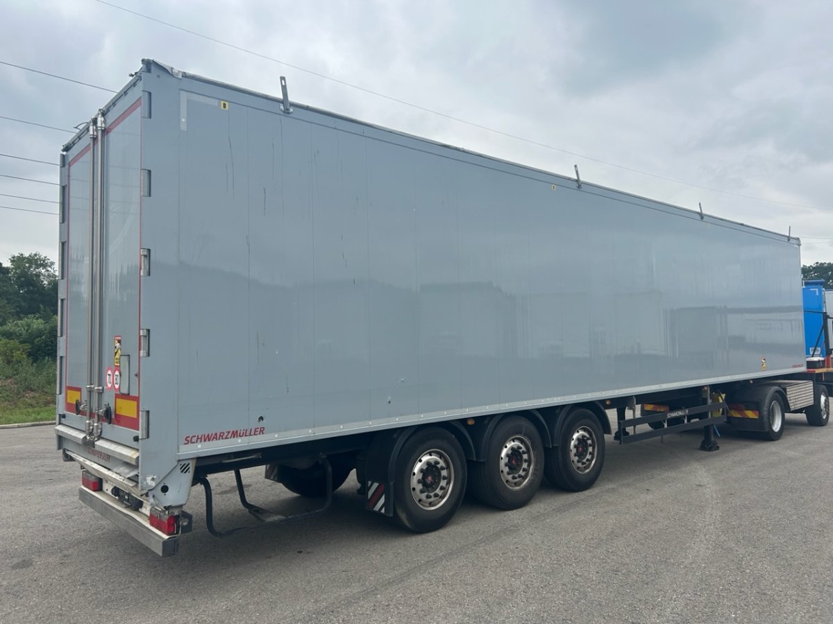 Schwarzmüller J axă liftabilă